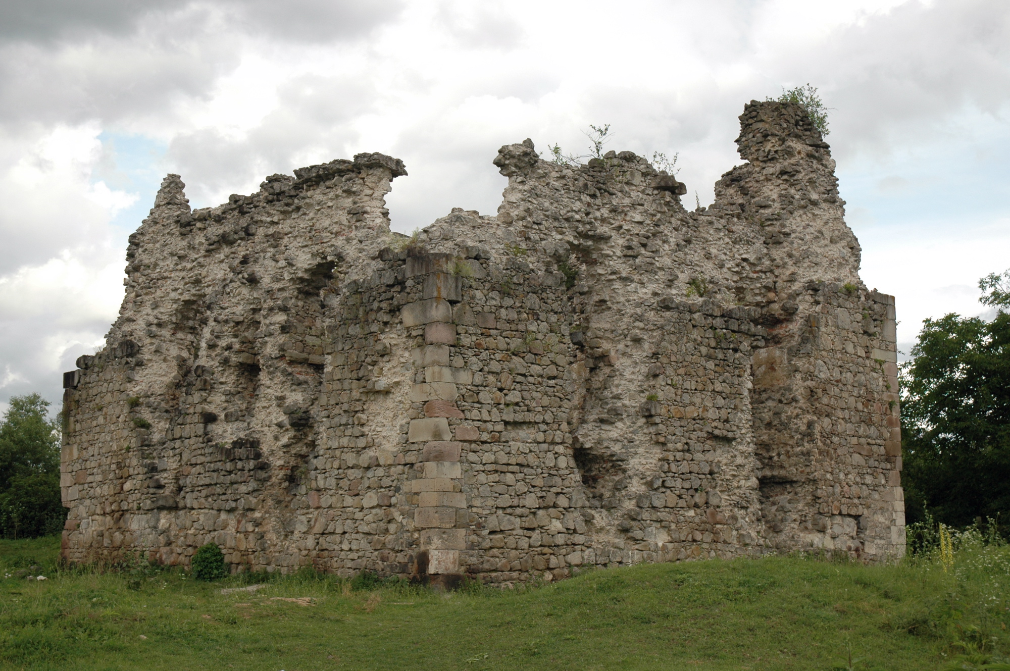  Руїни середнянського замку